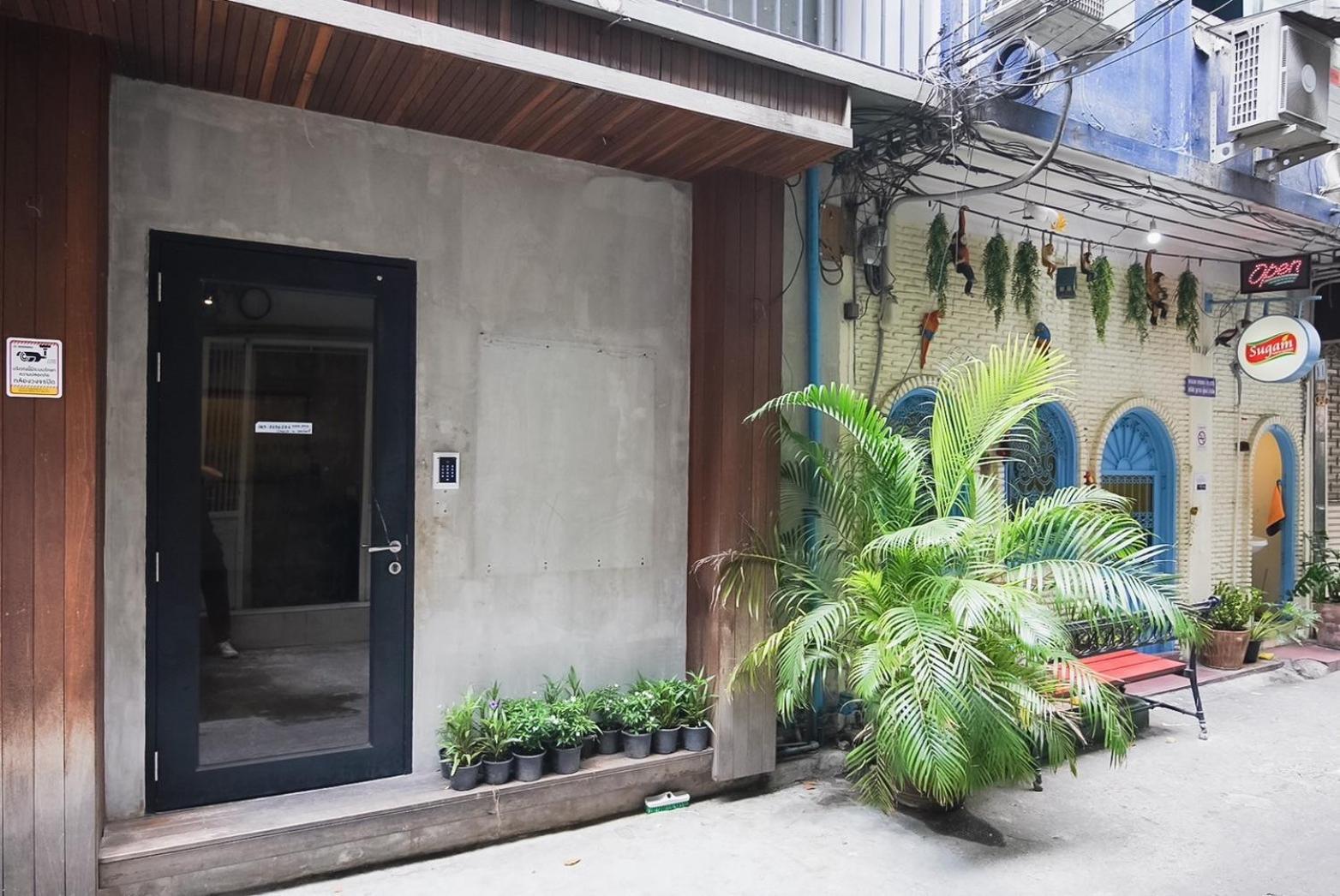 Z โกอินน์ สีลม - สถานีรถไฟฟ้าเซนต์หลุยส์ Go Inn Silom Bangkok Eksteriør billede